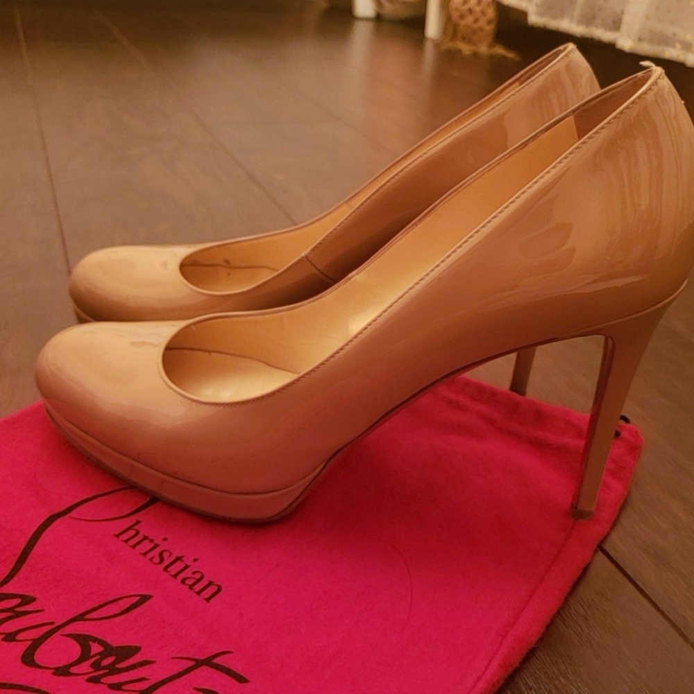 AUTHENTIC Louboutin Nude Patent Leather Pumps